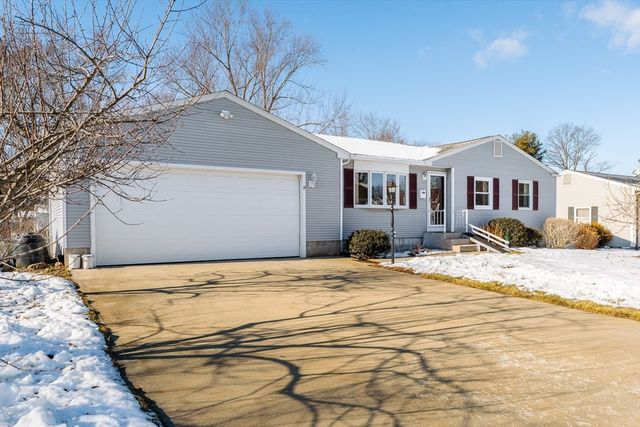 91 Knollwood Cir, Holyoke, MA 01040