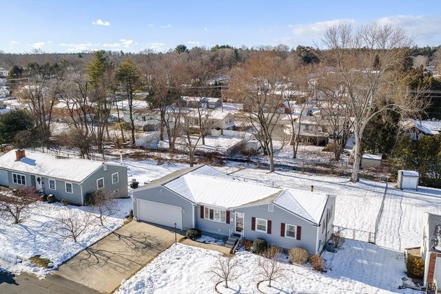 91 Knollwood Cir, Holyoke, MA 01040