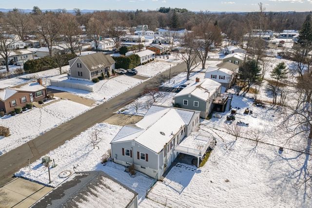 91 Knollwood Cir, Holyoke, MA 01040