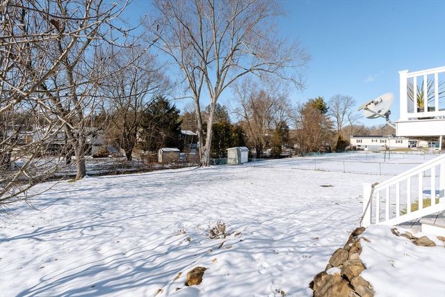 91 Knollwood Cir, Holyoke, MA 01040