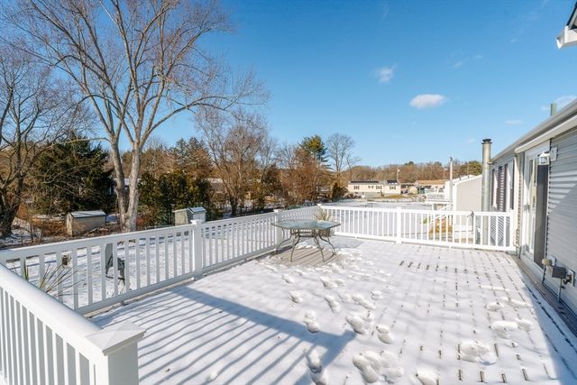 91 Knollwood Cir, Holyoke, MA 01040