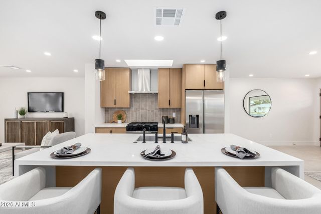 3247 E SHERIDAN Street, Phoenix, AZ 85008