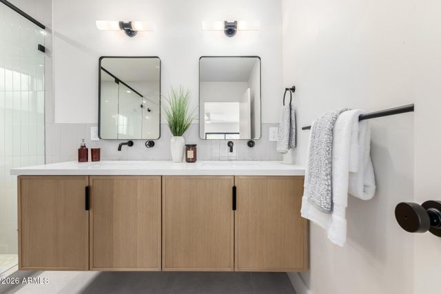 3247 E SHERIDAN Street, Phoenix, AZ 85008