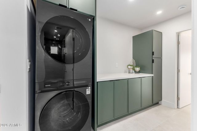 3247 E SHERIDAN Street, Phoenix, AZ 85008