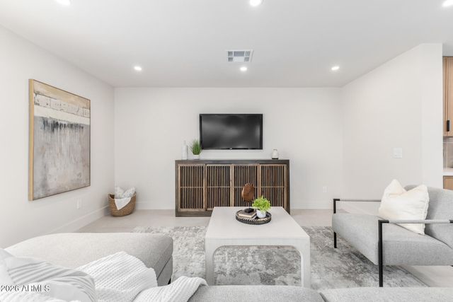 3247 E SHERIDAN Street, Phoenix, AZ 85008