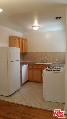 635 N Beachwood Drive, Los Angeles, CA 90004