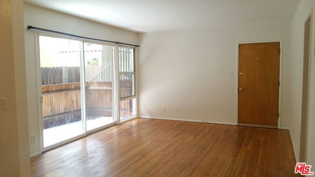 635 N Beachwood Drive, Los Angeles, CA 90004