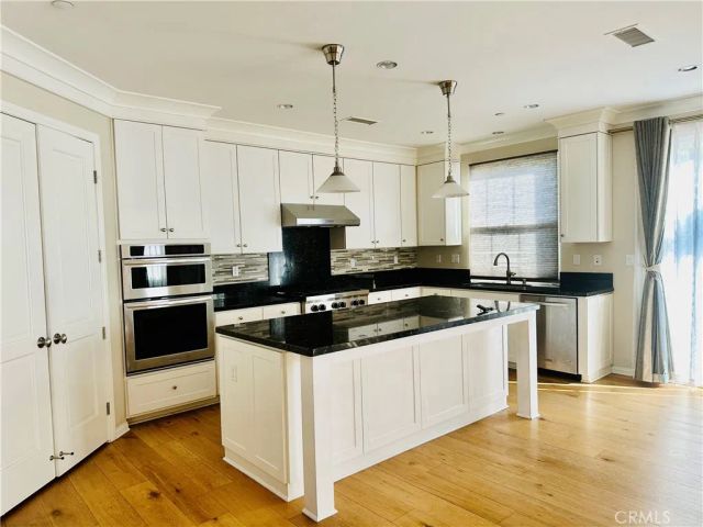 102 Chestnut Grove, Irvine, CA 92620