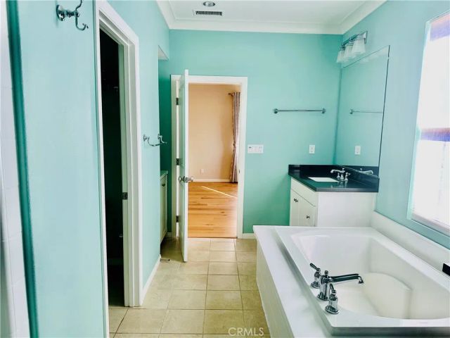 102 Chestnut Grove, Irvine, CA 92620