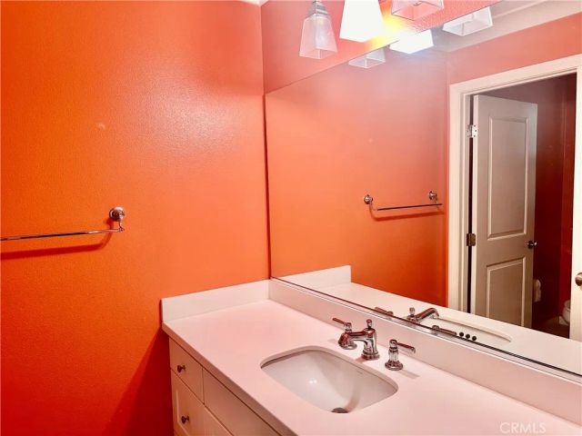 102 Chestnut Grove, Irvine, CA 92620