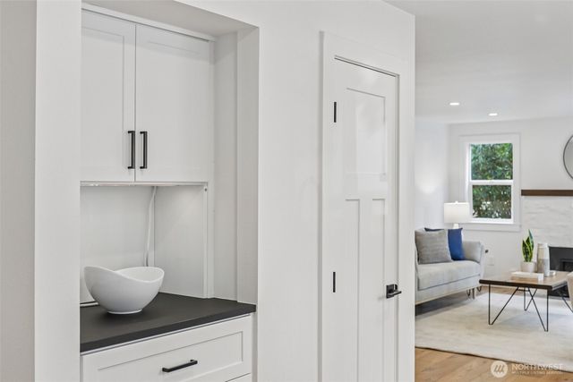 1302 NW 90th Street, Seattle, WA 98117