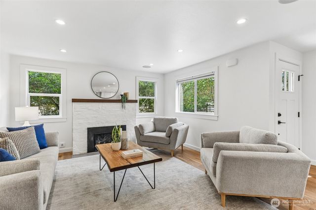 1302 NW 90th Street, Seattle, WA 98117