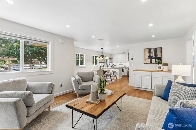 1302 NW 90th Street, Seattle, WA 98117