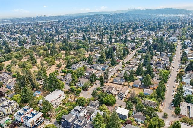 1302 NW 90th Street, Seattle, WA 98117