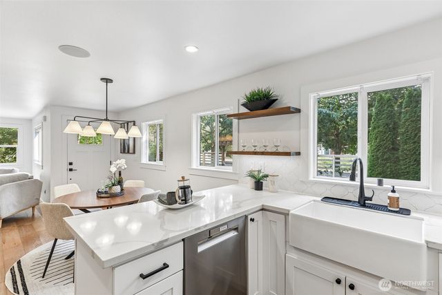 1302 NW 90th Street, Seattle, WA 98117