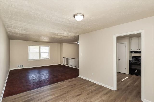 370 Valiant Lane, Riverdale, GA 30274