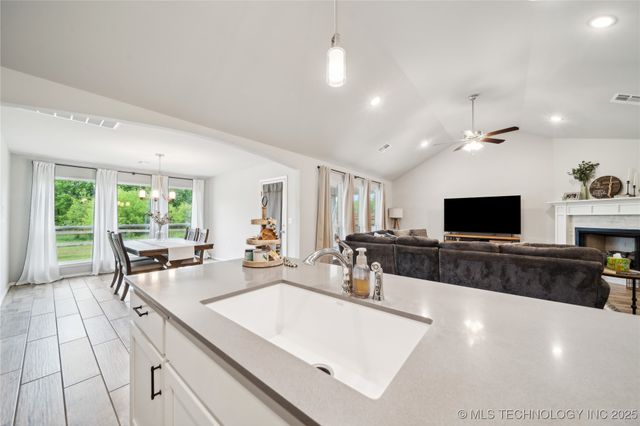 6808 17th Street, Broken Arrow, OK 74011