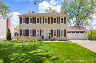 1120 Summit Hills Lane, Naperville, IL 60563