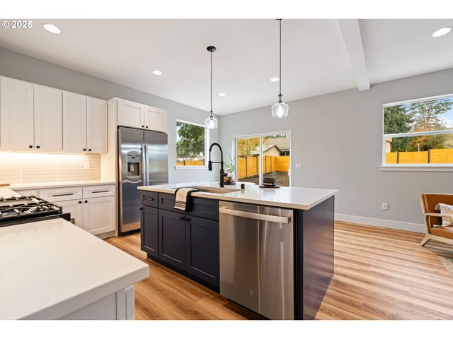 219 MAIN St, White Salmon, WA 98672