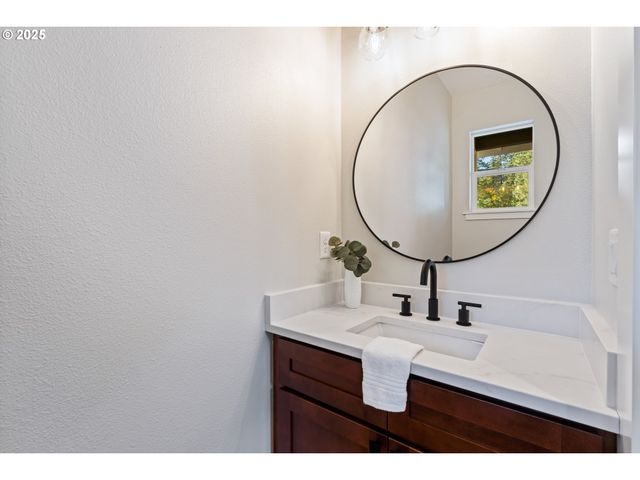 219 MAIN St, White Salmon, WA 98672