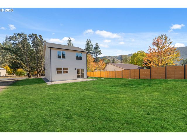 219 MAIN St, White Salmon, WA 98672