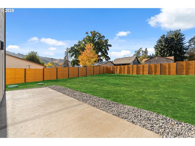 219 MAIN St, White Salmon, WA 98672