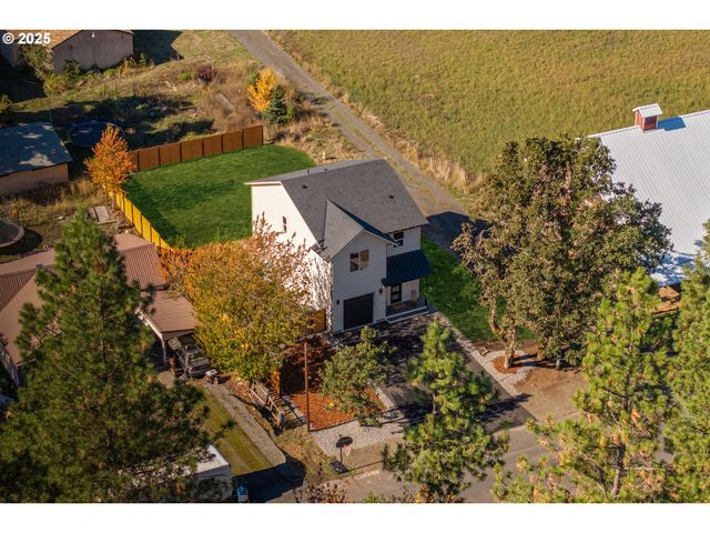 219 MAIN St, White Salmon, WA 98672