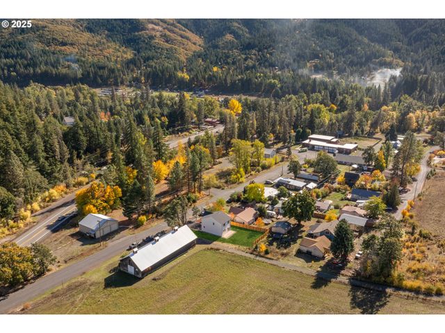 219 MAIN St, White Salmon, WA 98672