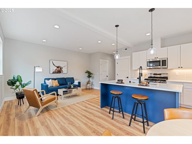 219 MAIN St, White Salmon, WA 98672