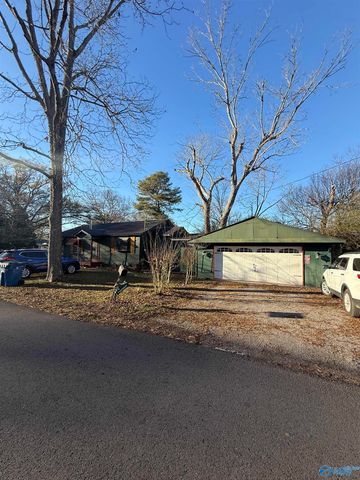 901 Snowden Drive, Boaz, AL 35957