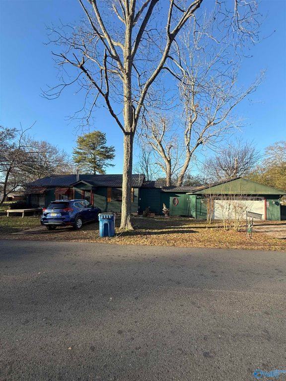 901 Snowden Drive, Boaz, AL 35957