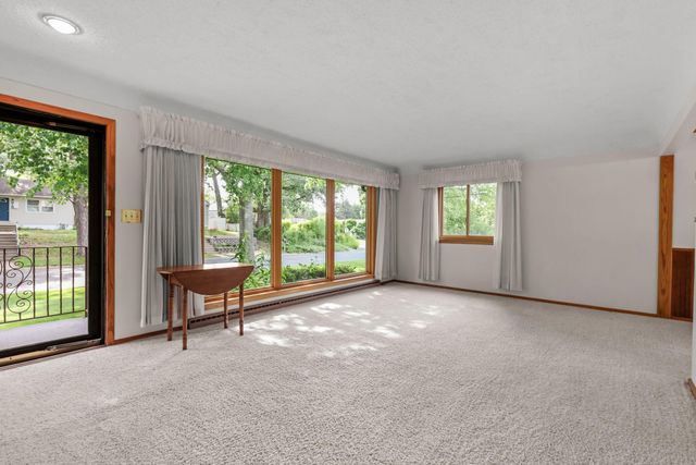 518 12th Avenue NW, New Brighton, MN 55112