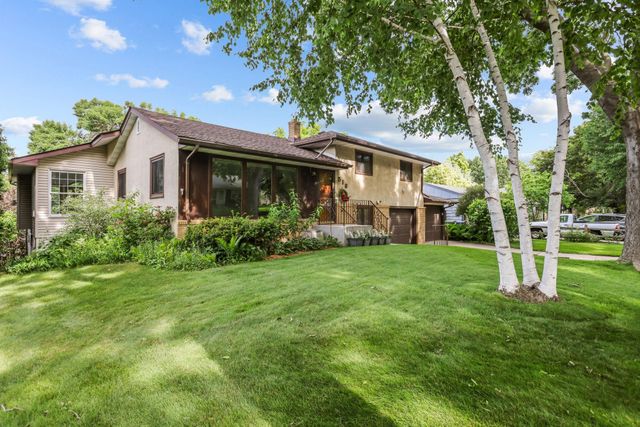 518 12th Avenue NW, New Brighton, MN 55112