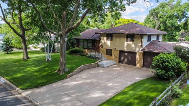 518 12th Avenue NW, New Brighton, MN 55112