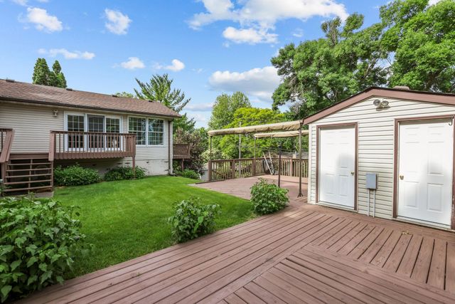 518 12th Avenue NW, New Brighton, MN 55112