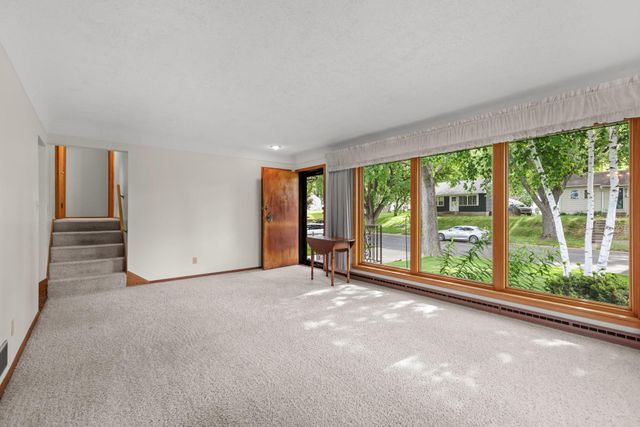 518 12th Avenue NW, New Brighton, MN 55112