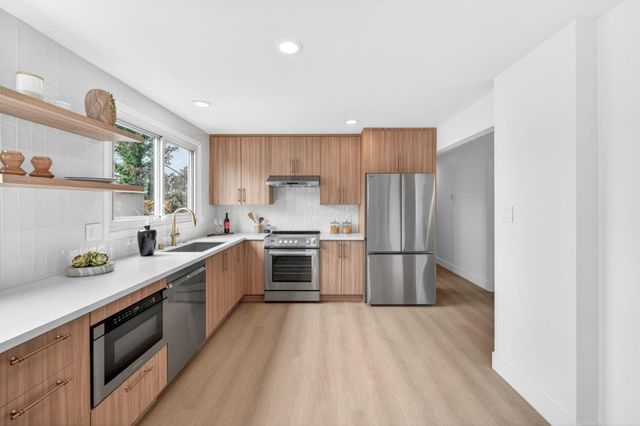659 Parkview Circle, Pacifica, CA 94044