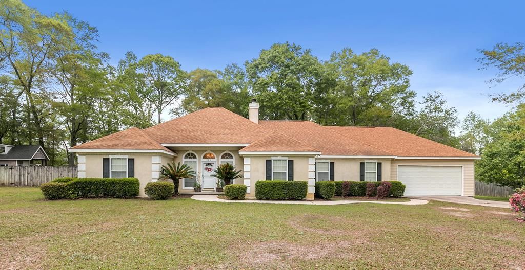 208 Willow Oaks Drive, Headland, AL 36345