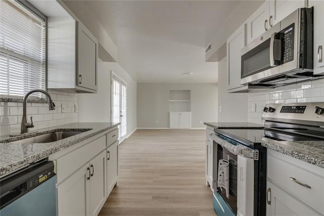 809 Holly Hill Road, Edmond, OK 73003