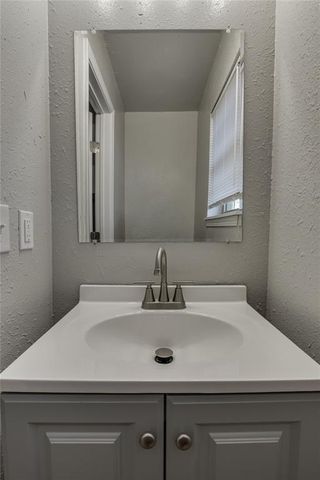 809 Holly Hill Road, Edmond, OK 73003