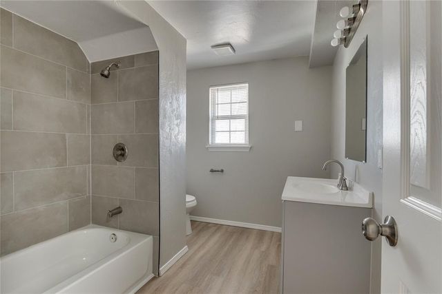 809 Holly Hill Road, Edmond, OK 73003