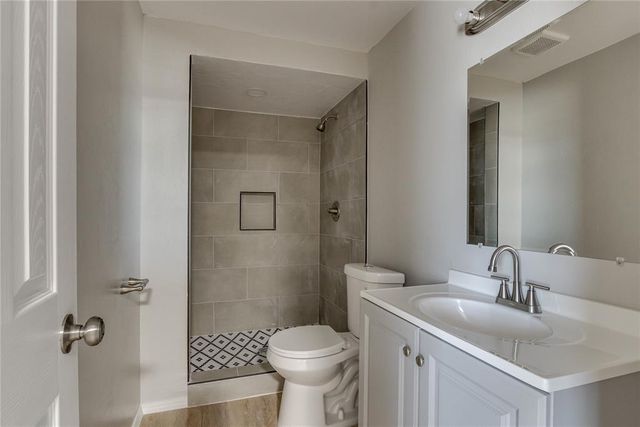 809 Holly Hill Road, Edmond, OK 73003