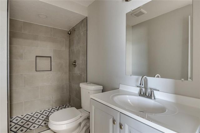 809 Holly Hill Road, Edmond, OK 73003