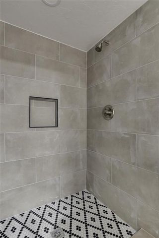 809 Holly Hill Road, Edmond, OK 73003