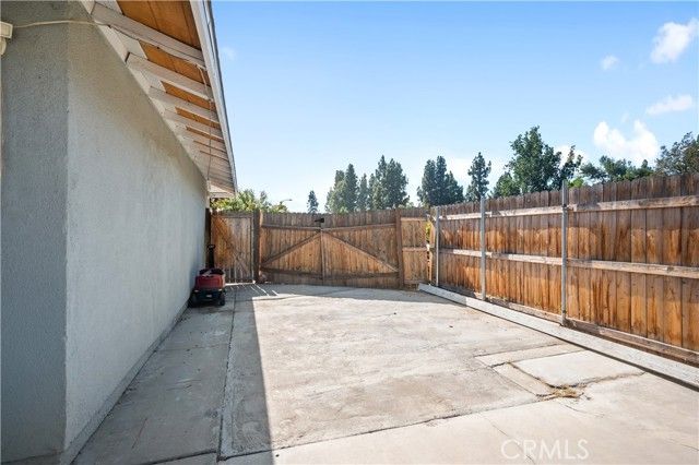 8989 Pembroke Avenue, Riverside, CA 92503