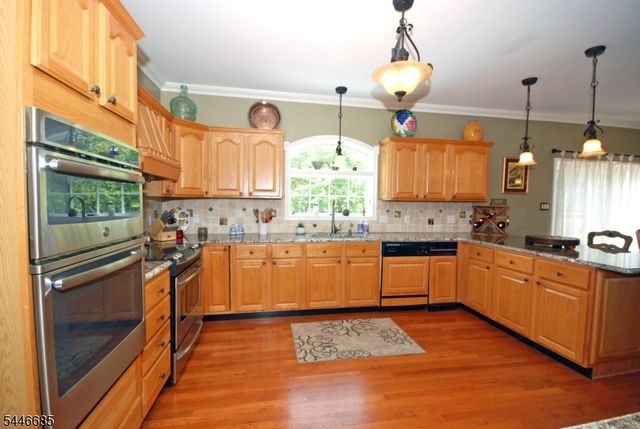 32 Coddington Rd, Readington Twp., NJ 08889