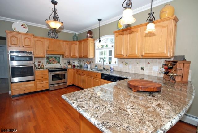 32 Coddington Rd, Readington Twp., NJ 08889