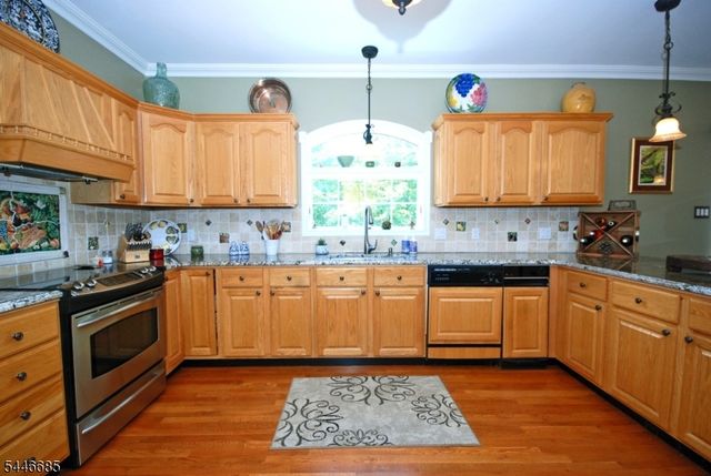 32 Coddington Rd, Readington Twp., NJ 08889