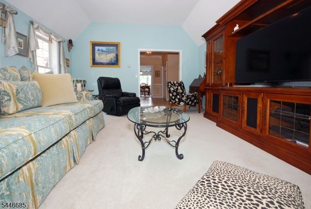 32 Coddington Rd, Readington Twp., NJ 08889