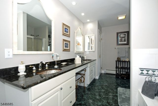 32 Coddington Rd, Readington Twp., NJ 08889